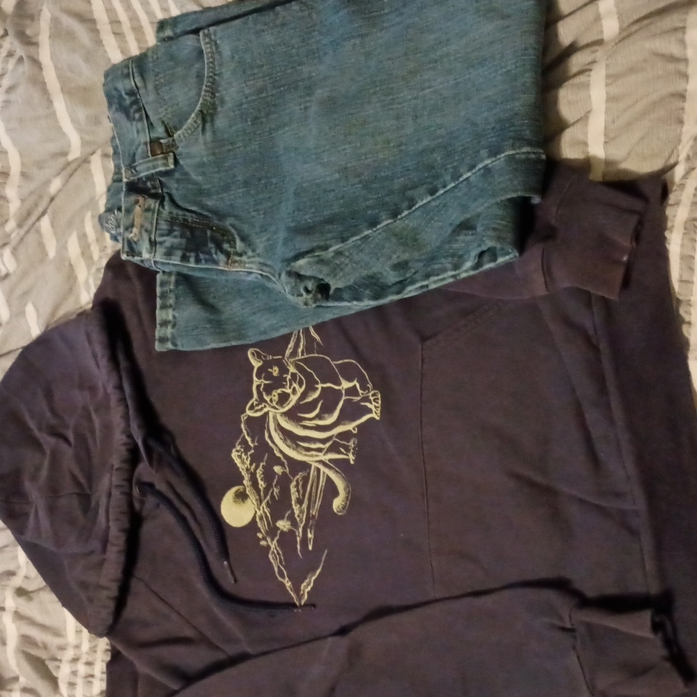Wrangler straight leg jeans 10 husky, Mountain lion hoodie S